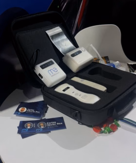 Dispositivos inalámbricos MediExpert en exhibición en la ExpoSalud Plus 2024